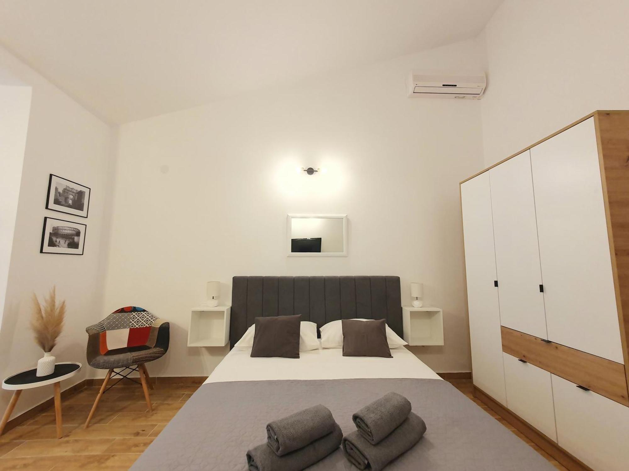 Apartments Dejana Stinjan Exterior photo