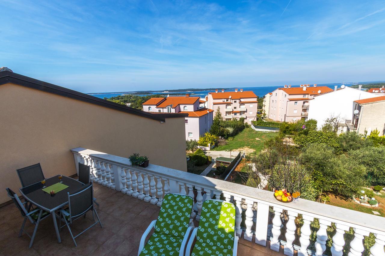 Apartments Dejana Stinjan Exterior photo
